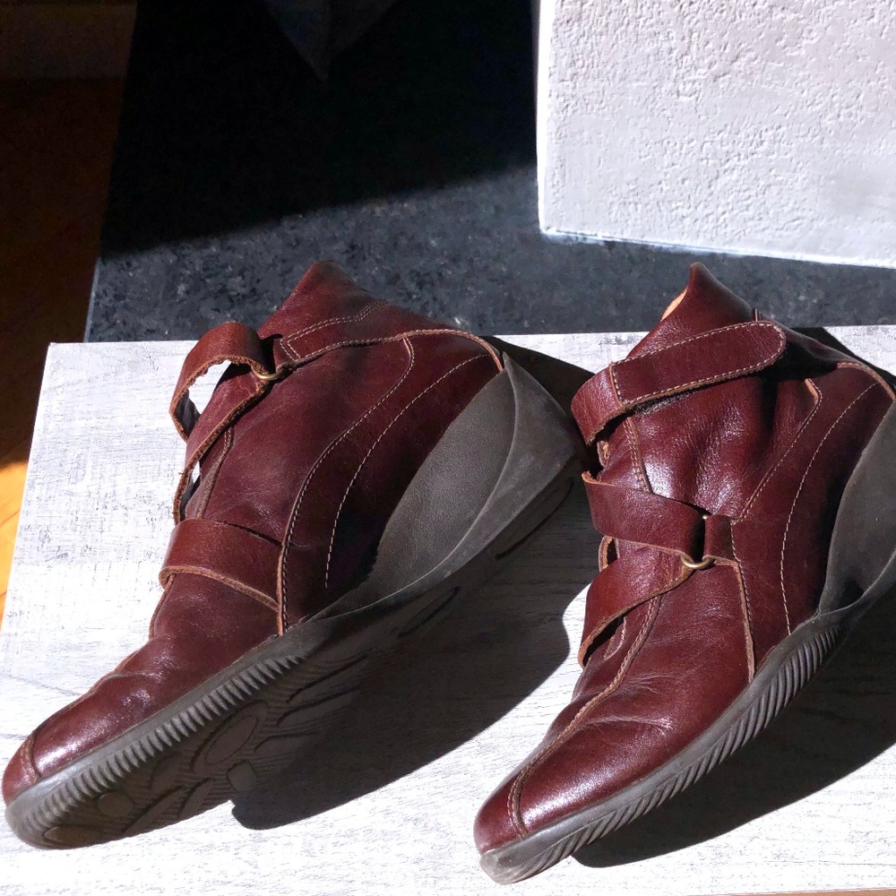 Handmade leather ankle boot